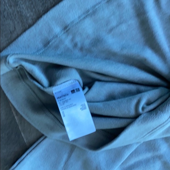 Women’s Uniqlo HEATTECH turtleneck grey - Picture 5 of 6